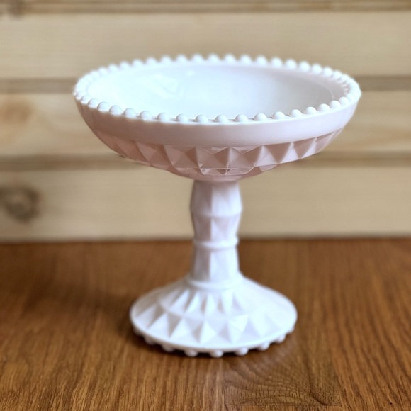 VINTAGE Jeanette Windsor Grand Millenial Pink Milk Glass Pedestal Dish - Picture 7 of 10